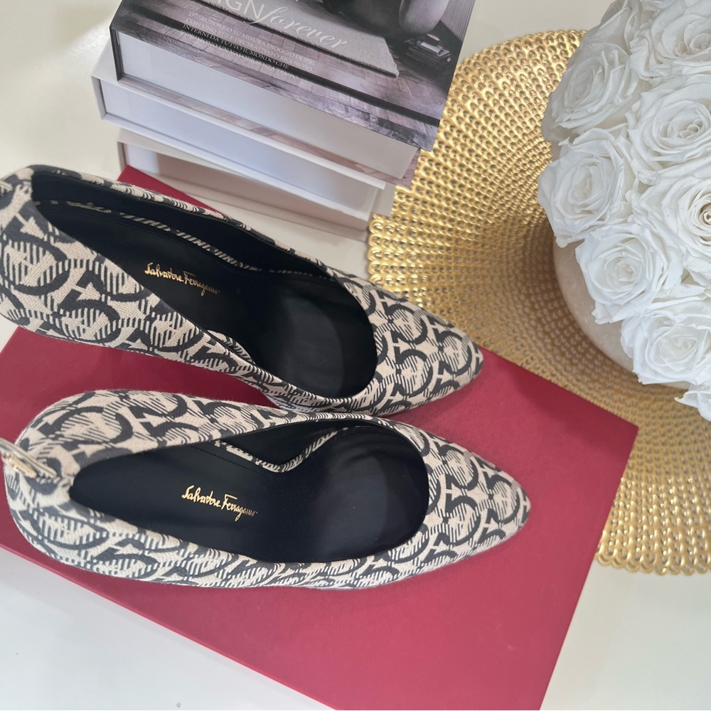 FERRAGAMO
Judy 85 logo-print jacquard pumps